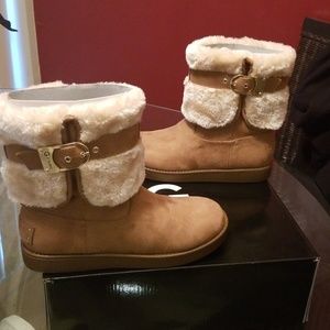 HOST PICK ❤️G by Guess Aussie boots🔥🔥